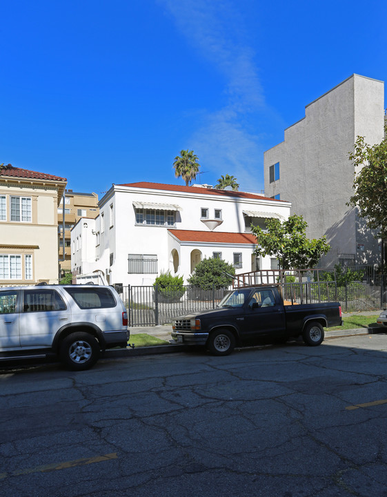 833 S New Hampshire Ave in Los Angeles, CA - Building Photo