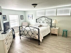 211 Orange Ave in Fort Pierce, FL - Foto de edificio - Building Photo