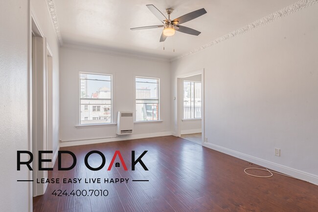 property at 724 S Mariposa Ave