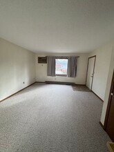 505 Kerry Dr, Unit 102 in Winona, MN - Building Photo - Building Photo
