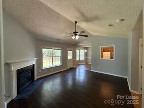 3025 Longspur Dr in Matthews, NC - Building Photo - Building Photo