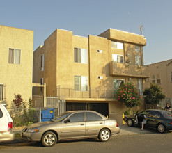 1212 N Beachwood Dr in Los Angeles, CA - Building Photo - Building Photo