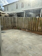 8001 W 36th Ave in Hialeah, FL - Building Photo - Building Photo