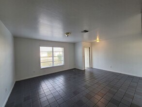 931 SE 23rd Pl in Cape Coral, FL - Building Photo - Building Photo