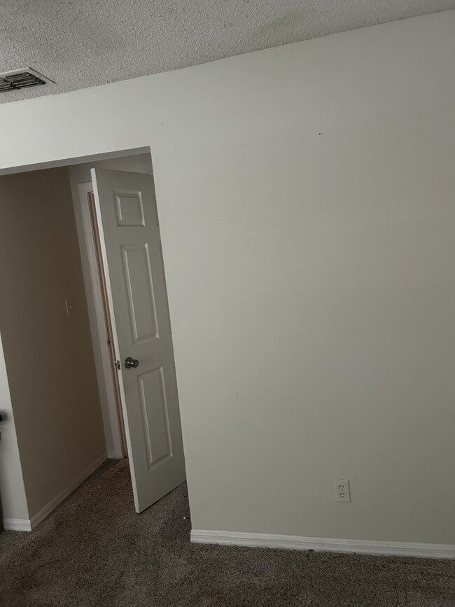 4127 Winners Cir, Unit Bedroom 1 in Sarasota, FL - Building Photo - Building Photo