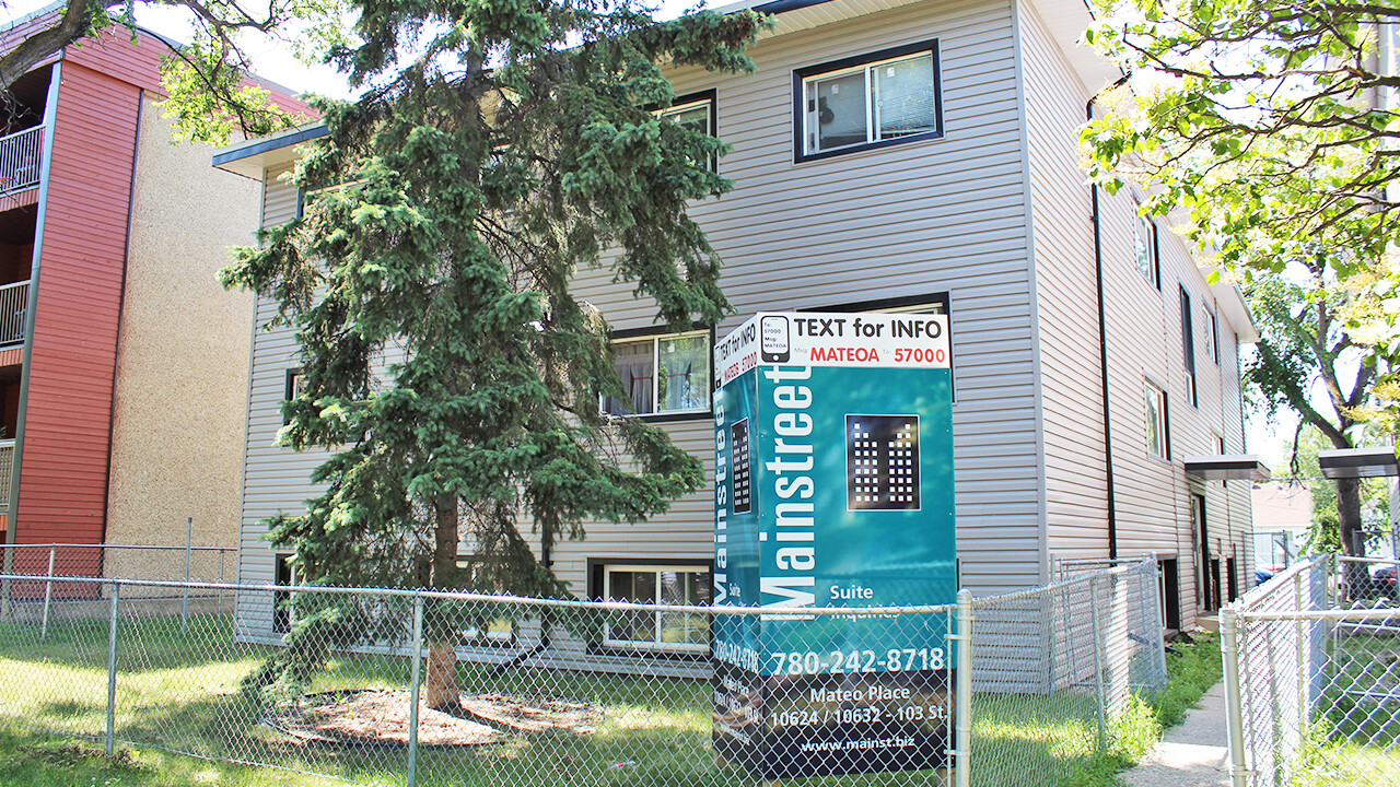 Mateo Place in Edmonton, AB - Building Photo