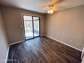2664 Sunrise Village Dr in Orange Park, FL - Building Photo - Building Photo