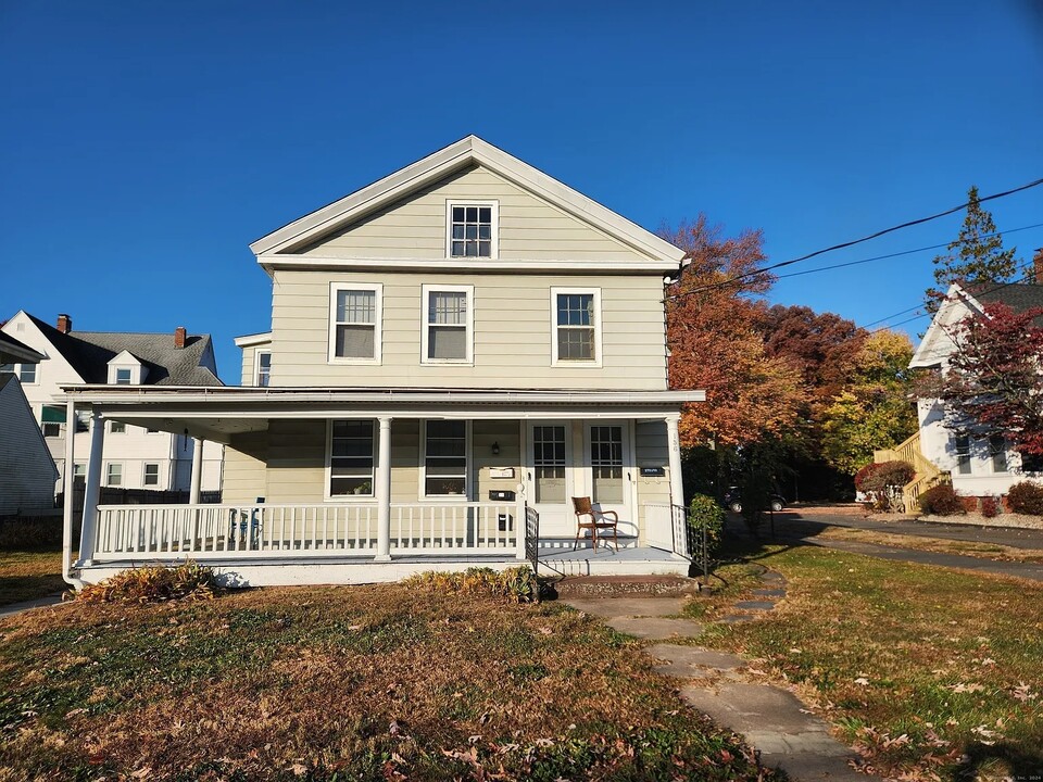 156 Main St, Unit 1F in Manchester, CT - Building Photo