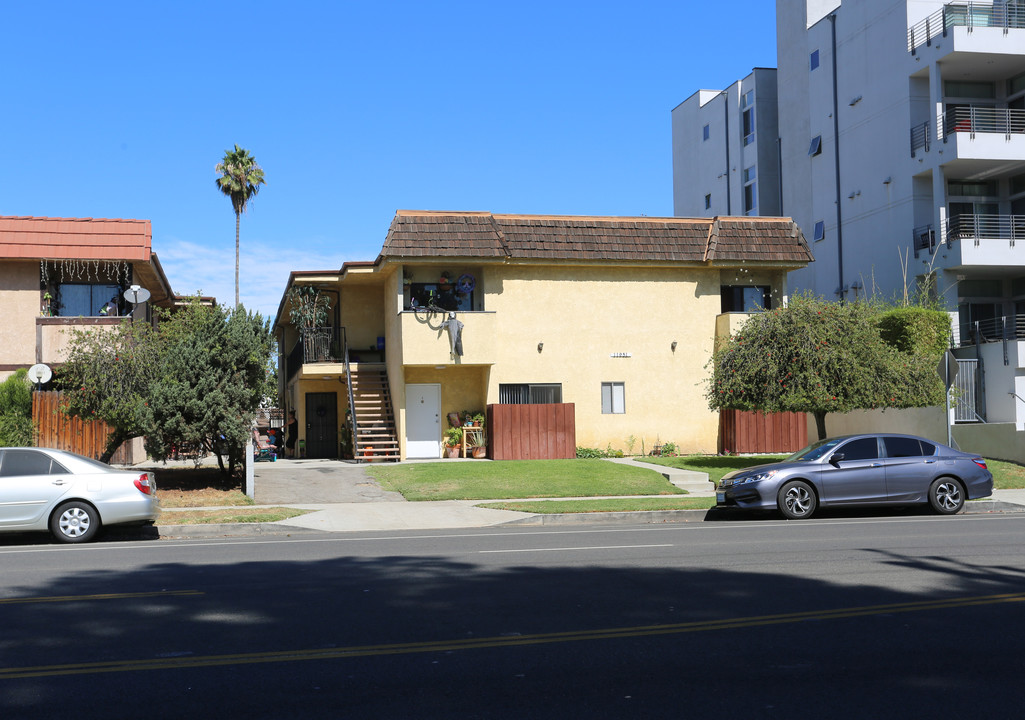 11951 Burbank Blvd in Valley Village, CA - Building Photo