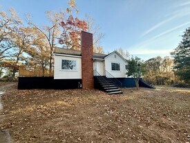 310 Highland St in Taylors, SC - Building Photo