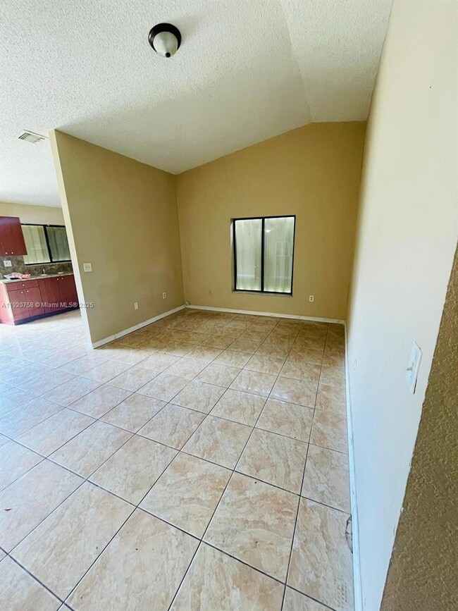 28120 SW 141st Pl in Homestead, FL - Building Photo - Building Photo