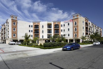 Chadron Terrace Garden in Hawthorne, CA - Building Photo - Building Photo