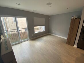 1526 W Stiles St, Unit B in Philadelphia, PA - Building Photo - Building Photo