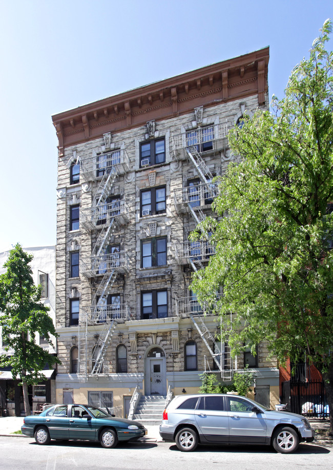 165 Montrose Ave in Brooklyn, NY - Building Photo - Building Photo