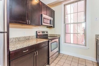 219 Central St, Unit 4F in Lowell, MA - Building Photo - Building Photo