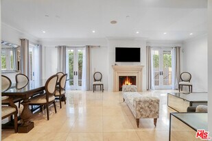 208 S Lasky Dr in Beverly Hills, CA - Building Photo