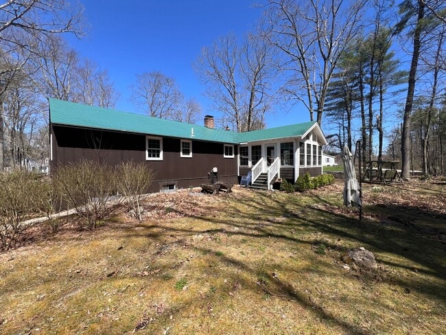 33 Meadowbrook Dr in Barrington, NH - Building Photo - Building Photo