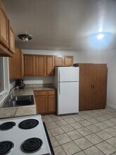 701 Litchfield St, Unit 4 in Bay City, MI - Foto de edificio - Building Photo