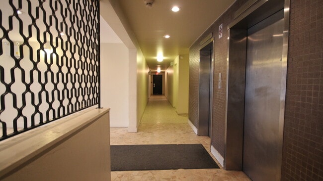 Westdale Apartments in Mississauga, ON - Building Photo - Building Photo