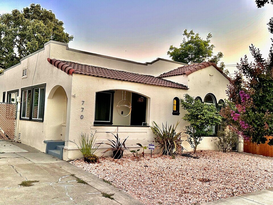 770 E 12th St in Pittsburg, CA - Building Photo