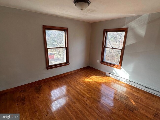 2320 Valley Rd, Unit 2 in Berkeley Springs, WV - Building Photo - Building Photo
