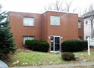 828 Rebecca Ave in Wilkinsburg, PA - Foto de edificio - Building Photo