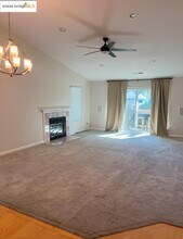 5789 Cutter Loop in Discovery Bay, CA - Building Photo - Building Photo