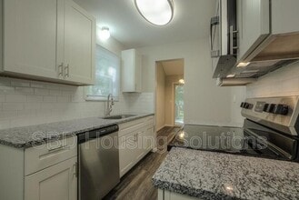 613 NE 114th Terrace in Kansas City, MO - Building Photo - Building Photo