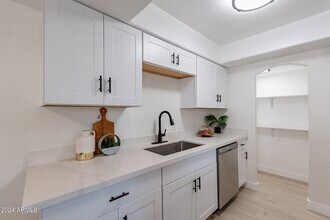 8103 E Glenrosa Ave in Scottsdale, AZ - Building Photo - Building Photo