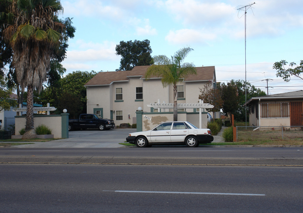 4435 Clairemont Dr in San Diego, CA - Building Photo