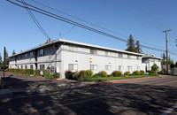 Plaza Garden Apartments in Turlock, CA - Building Photo - Building Photo