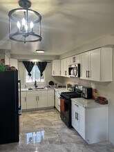 5633 Mary Ln Dr in San Diego, CA - Building Photo - Building Photo