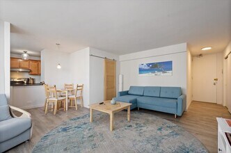 5701 N Sheridan Rd in Chicago, IL - Foto de edificio - Building Photo