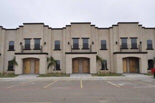 8216 Casa Verde Rd in Laredo, TX - Building Photo