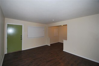 5004 Live Oak St-Unit -209 in Dallas, TX - Building Photo - Building Photo