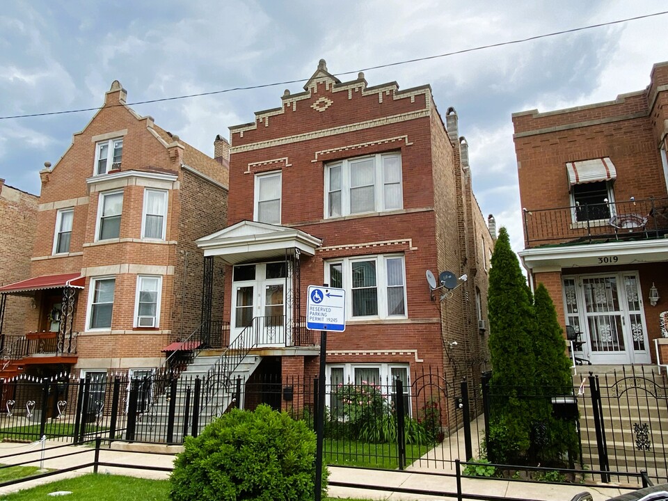 3015 S Tripp Ave in Chicago, IL - Building Photo