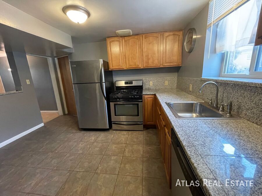 1833 Hooker St in Denver, CO - Building Photo