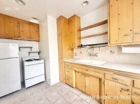 1350 Laurel Ave, Unit 18 in West Hollywood, CA - Building Photo