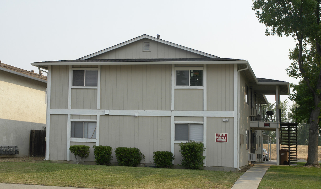 1504 Sycamore Dr in Antioch, CA - Building Photo