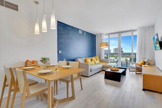 2602 E Hallandale Beach Blvd in Hallandale Beach, FL - Building Photo - Building Photo