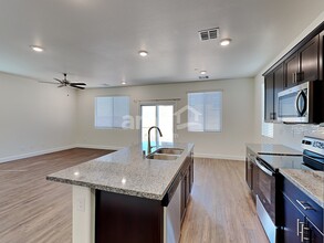 70 Cabaletta Ln in Henderson, NV - Building Photo - Building Photo