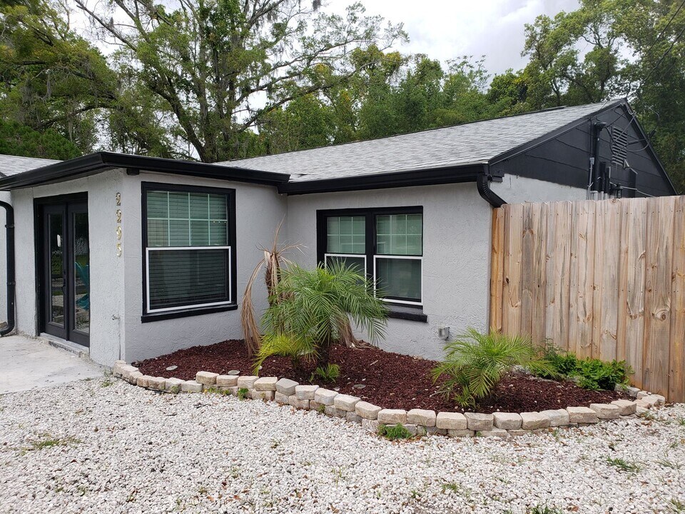 2295 E Crystal Lake Ave in Orlando, FL - Building Photo