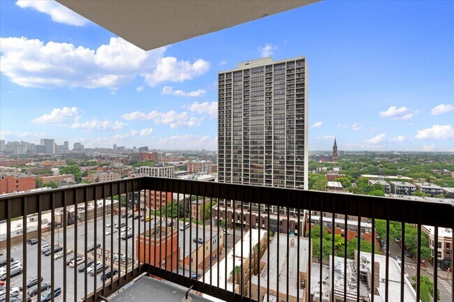 1660 N La Salle Dr, Unit 1608 in Chicago, IL - Building Photo - Building Photo