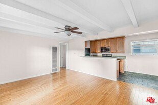 3996 Berryman Ave in Los Angeles, CA - Building Photo