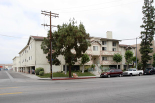 21529 Saticoy St Apartments