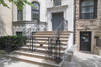 3 E 94th St in New York, NY - Building Photo - Building Photo