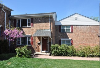 At Raine Court in Summit, NJ - Building Photo - Building Photo