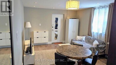 211-211 St Clements Ave in Toronto, ON - Building Photo - Building Photo
