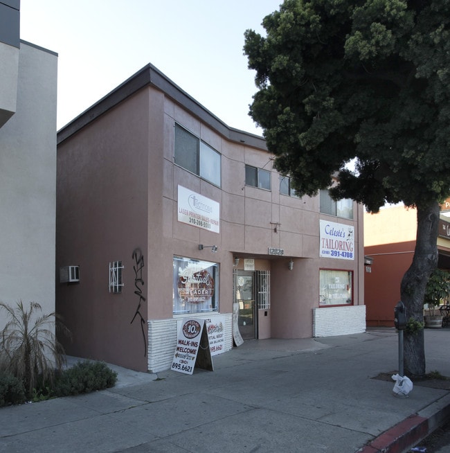 12028-12032 Venice Blvd in Los Angeles, CA - Foto de edificio - Building Photo