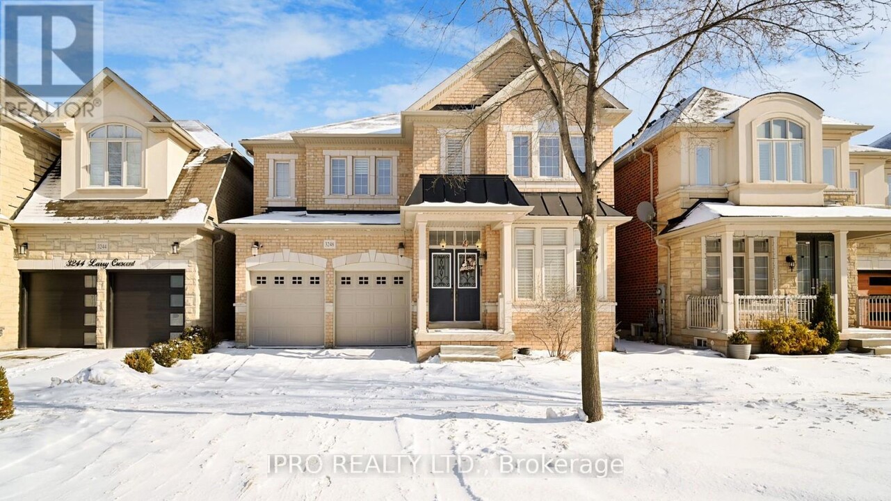 3248 Larry Cres in Oakville, ON - Building Photo